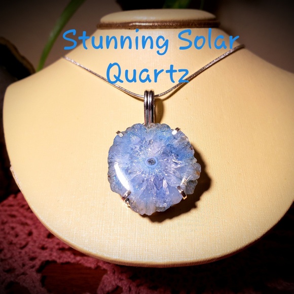 💎 Frosted Blue Solar Quartz Pendant Necklace - Picture 3 of 6